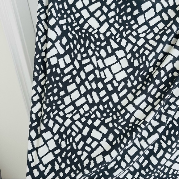 Ralph Lauren Grey and White V Neck Midi Dress - Picture 3 of 10